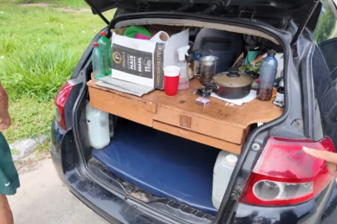 História de casal de idosos que, quando idosos troca casa por Ford Ka, abraça vida na estrada em casa sobre rodas e mostra coragem para viajar.