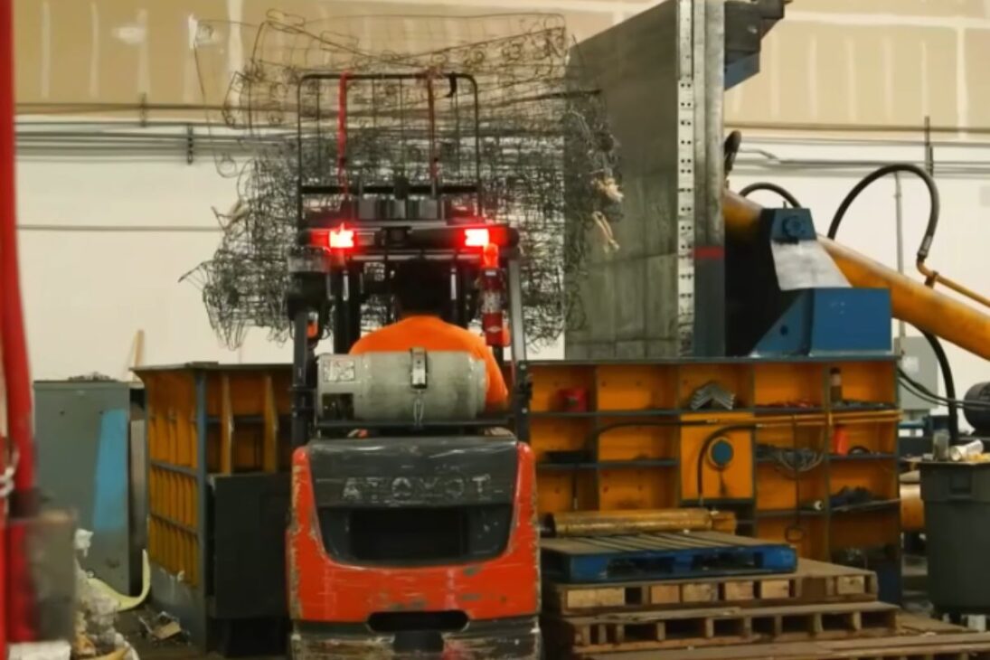 A reciclagem de colchões reduz pressão em aterros sanitários, fortalece a economia circular e mostra como colchões nos Estados Unidos viram valor.