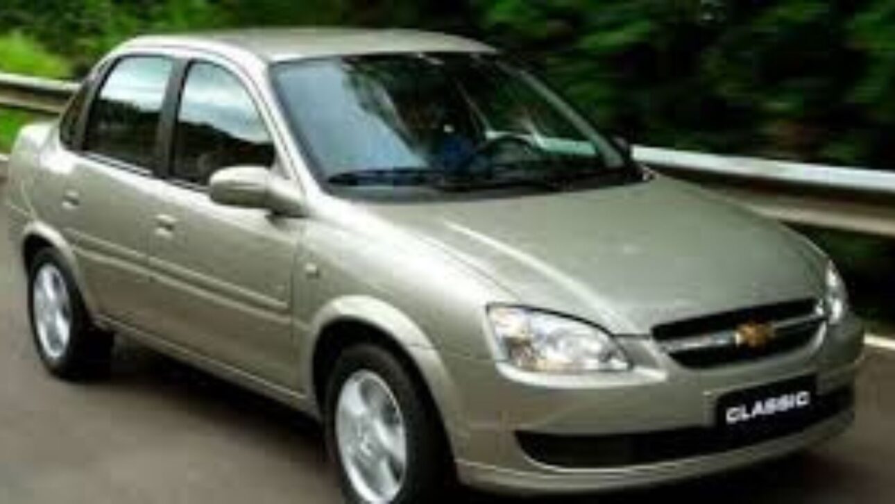 Veja 4 carros usados da Chevrolet por menos de R$ 20 mil, com manutenção barata, motores até 112 cv e porta-malas de até 439 litros.