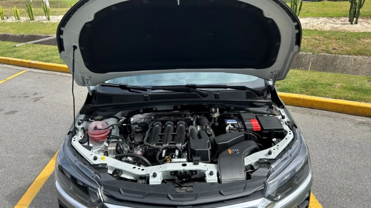 Chevrolet Onix 1.0 se destaca pelo consumo de até 17,4 km/l e baixo custo de manutenção, decisivo para quem busca primeiro carro econômico.
