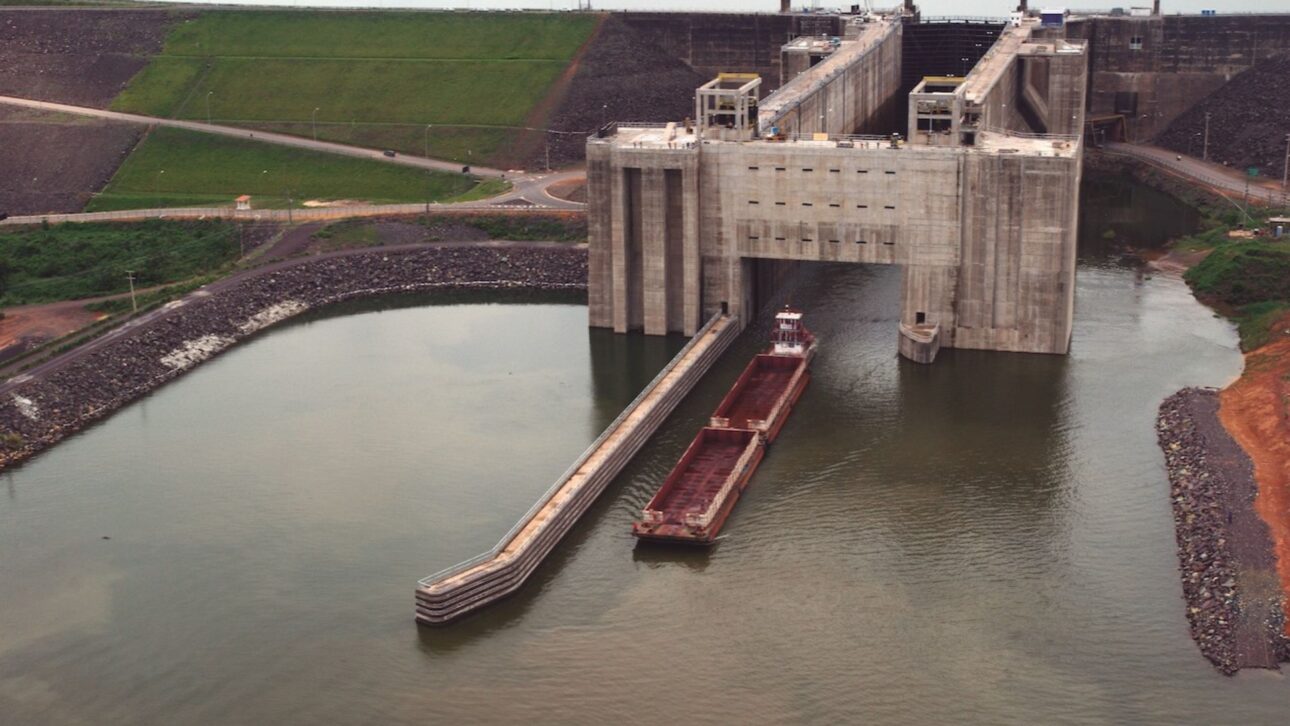 Eclusas de Tucuruí funcionam como um elevador de navios na Amazônia, com 210 metros de extensão e desnível de até 72 metros no rio Tocantins.