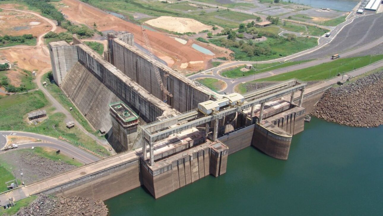 Eclusas de Tucuruí funcionam como um elevador de navios na Amazônia, com 210 metros de extensão e desnível de até 72 metros no rio Tocantins.