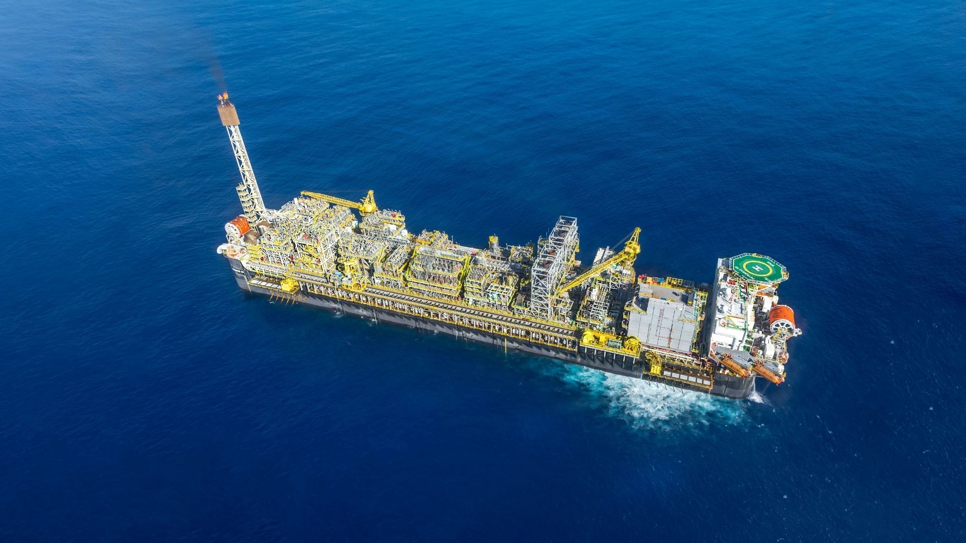 Plataforma de produção de petróleo da Petrobras no Campo de Tupi/Iracema, no pré-sal da Bacia de Santos