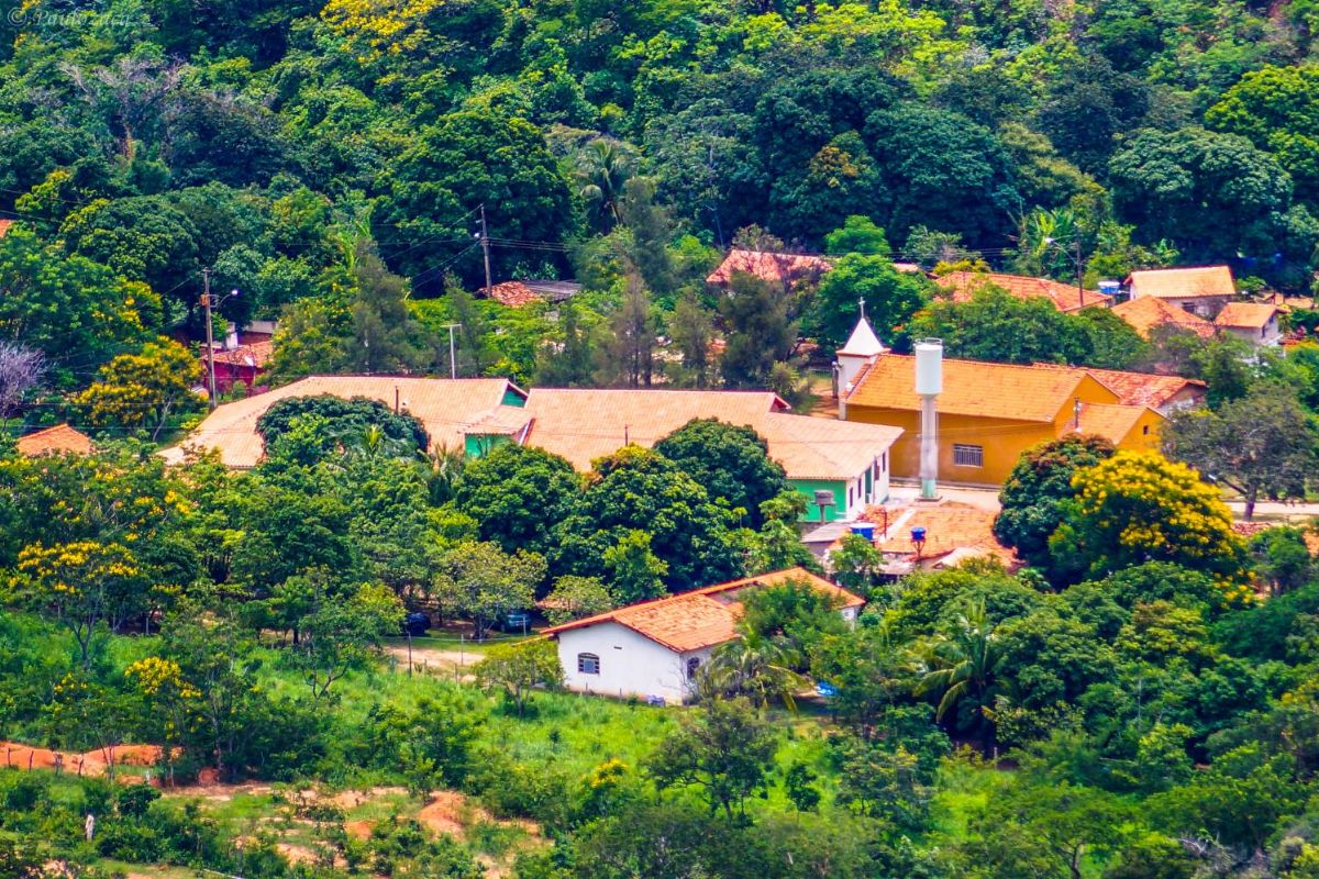 Vilarejo a 200 km de BH vive como no passado sem internet, sem ruas com nome e quase sem dinheiro, moradores trocam tudo por permuta e só chegam a pé ou a cavalo