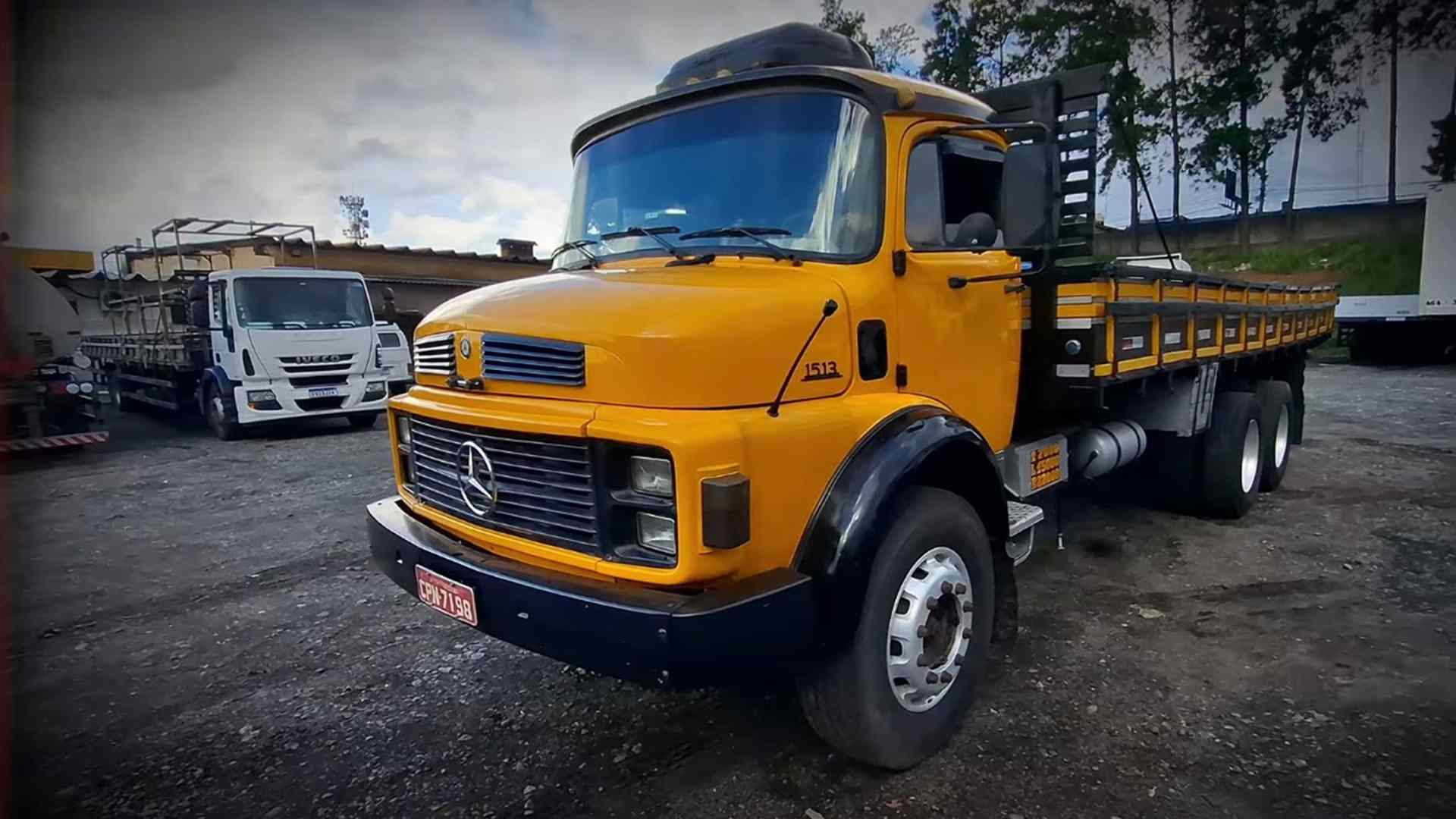 Caminhoneiro de 73 anos soma 6 milhões de km em 1.015 viagens a Belém com o mesmo caminhão de 46 anos.