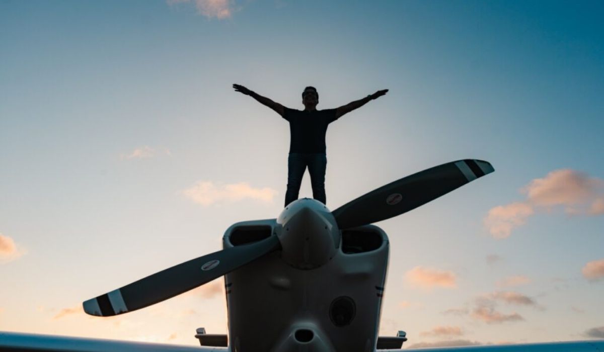 Alex Bacana decola em 15/03/2026 para volta ao mundo solo em RV-10: 74 mil km, 45 países e 150 dias de voo por cinco continentes. (Imagem: Divulgação/Aeroin)