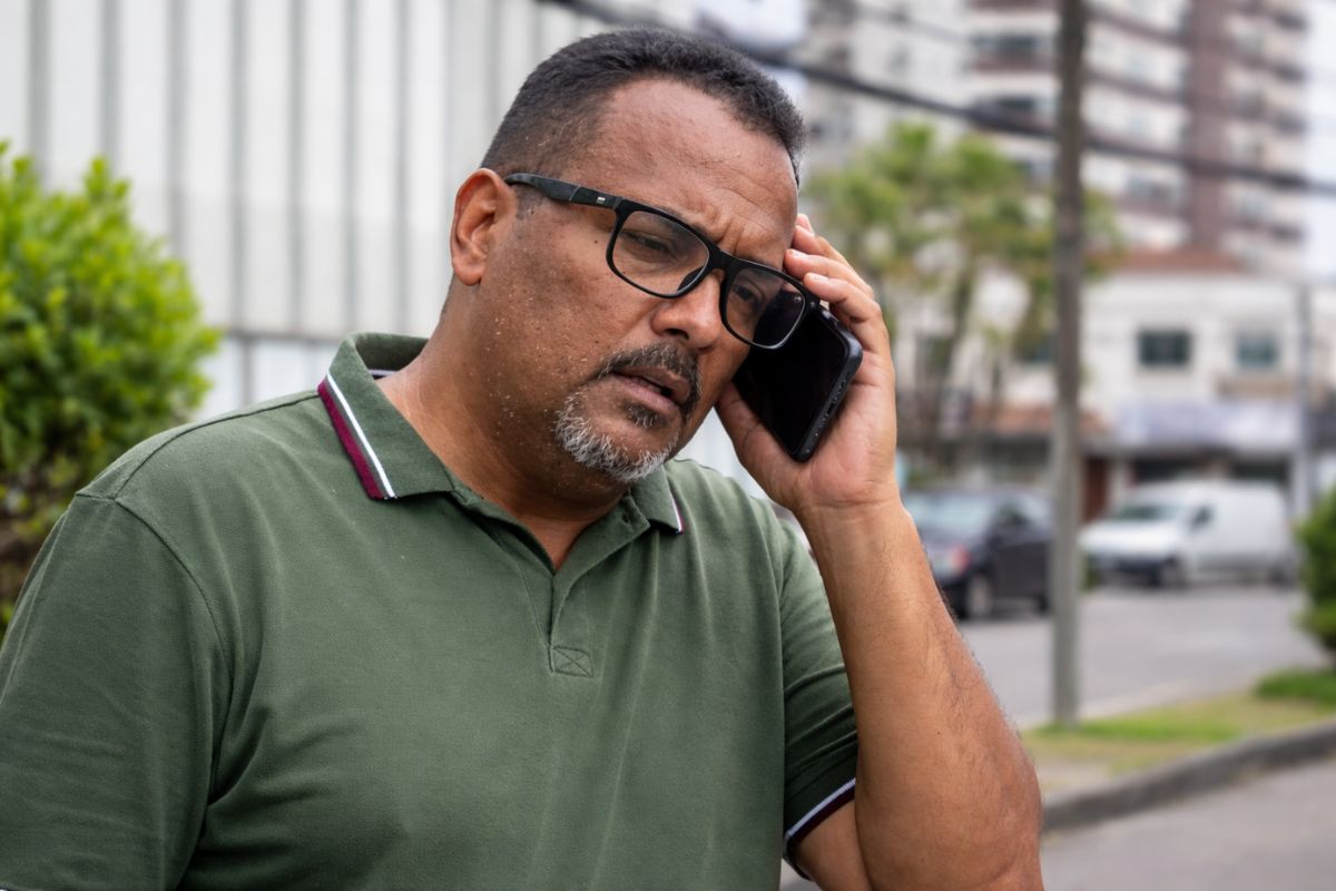 Acidente na BR-101 em Itajaí deixa Daniel, 10, como único sobrevivente; avô assume a guarda, Hospital Pequeno Anjo informa melhora e ambulância leva para São Paulo para seguir tratamento e manter a família por perto.