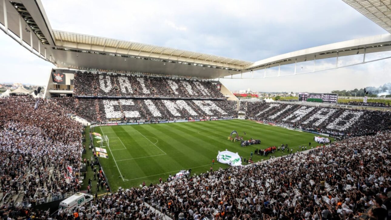 Acordo histórico reduz dívida do Corinthians de R$ 1,2 bilhão para R$ 679 milhões, com desconto fiscal e parcelamento em até 10 anos.