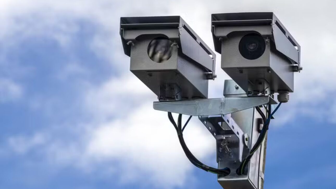 Radar com IA já aplica milhares de multas em SP e MG, flagra cinto e celular e reduz acidentes em rodovias monitoradas.