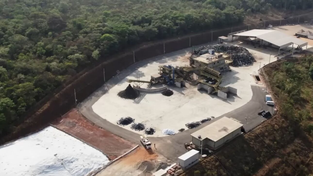 Fábrica de 80 mil m² em Minas vai triturar 300 mil carros por ano e produzir até 120 toneladas de sucata por hora para siderúrgicas.