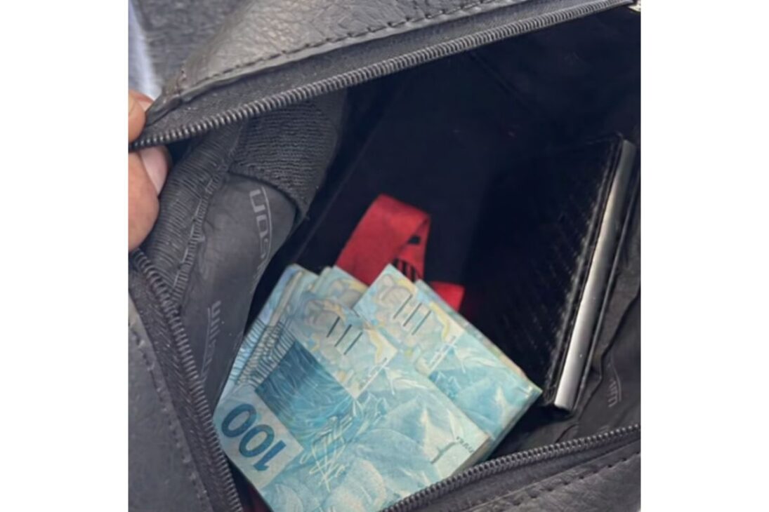 Morador de rua encontra bolsa com R$ 3.400 em Canelinha, devolve tudo no CRAS e vira exemplo de honestidade que emociona o dono.