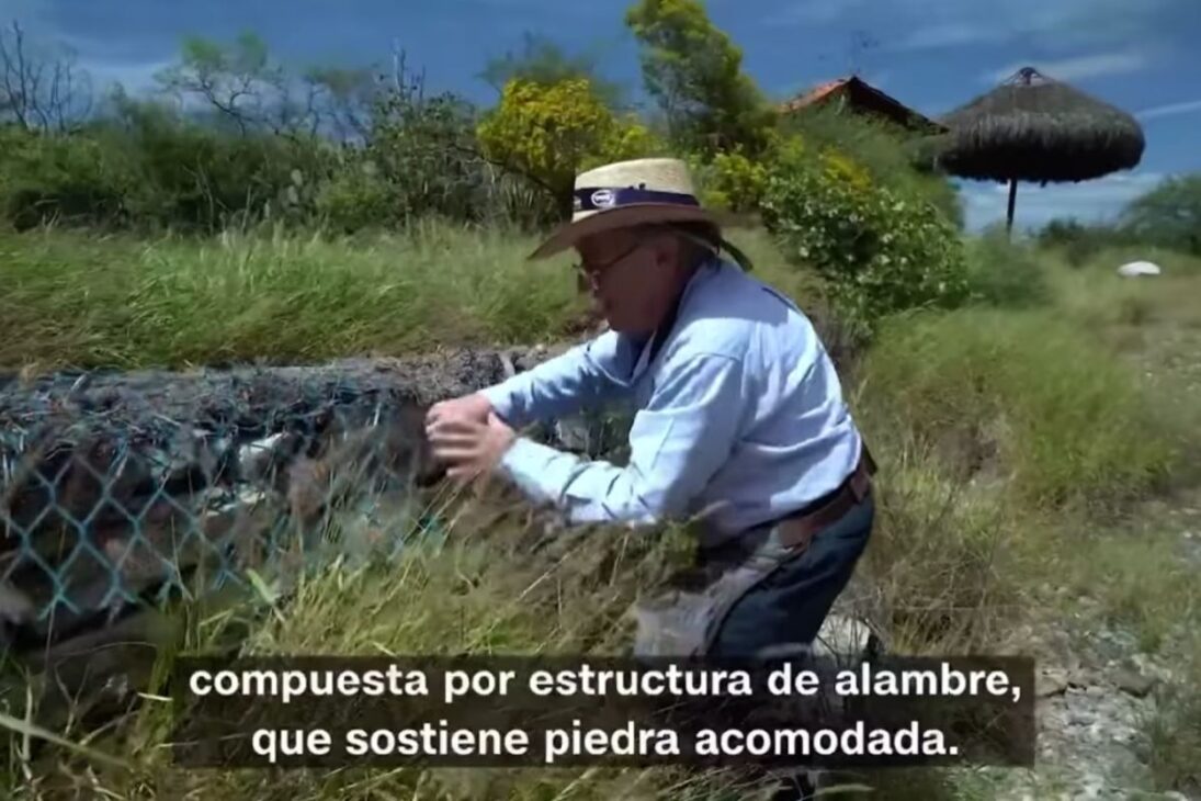 programa Agua para Siempre na Mixteca Popoloca explica como retenes e gabiões criam terraços esponja, recarregam aquíferos e chegam ao Museu da Água como método para colheita e biodiversidade no semiárido.