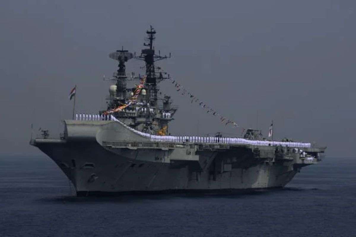 INS Viraat nasceu na Marinha Indiana? Não: virou porta-aviões da Índia, marcou a aviação naval e atravessou décadas de serviço.