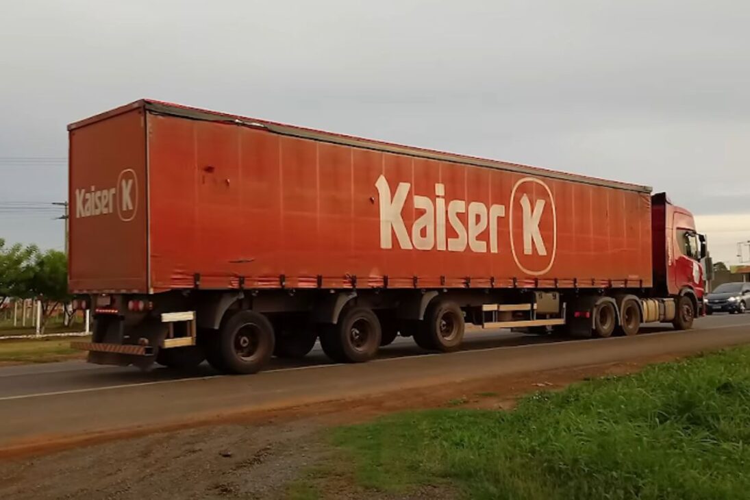 Cerveja Kaiser nasceu com empréstimo, derrubou venda casada e abriu caminho para água de coco no Brasil.