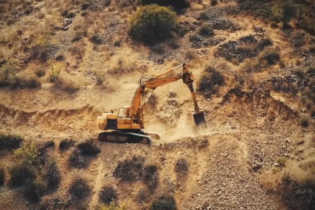 engenheiros soviéticos desviaram rios para expandir algodão, secaram o Mar de Aral e criaram deserto tóxico em uma das maiores catástrofes ambientais do século XX.