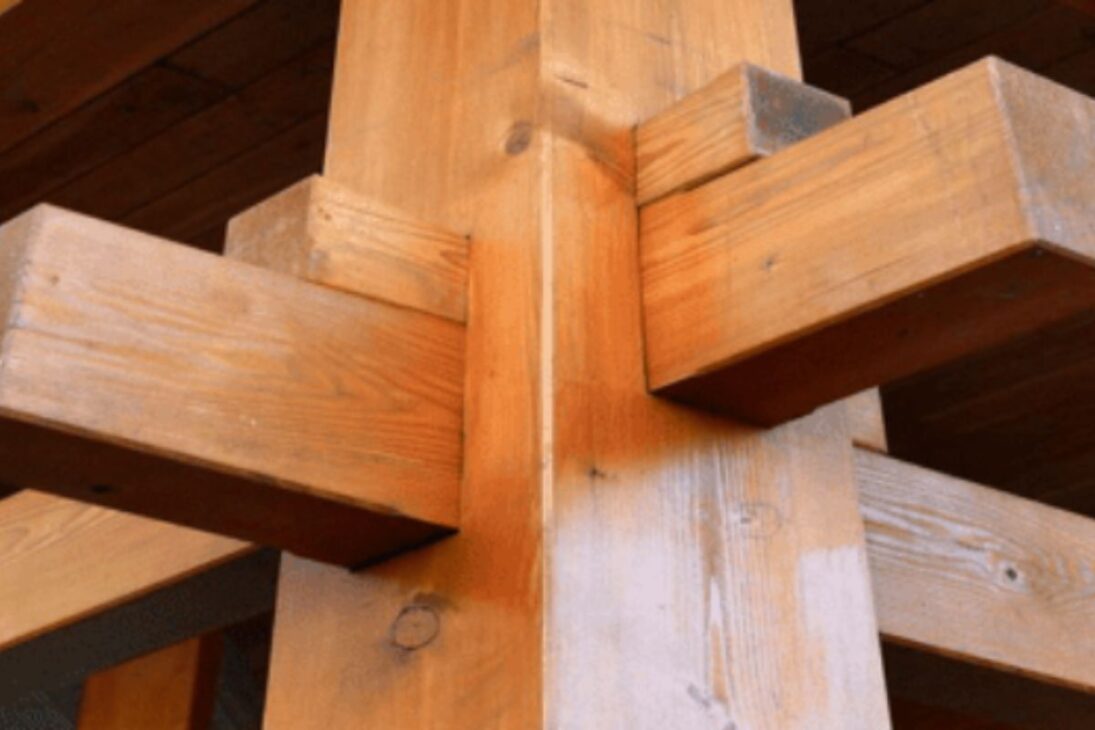 Construção sem pregos com kigumi, encaixes, madeira e miyadaiku explica como templos japoneses duram séculos.