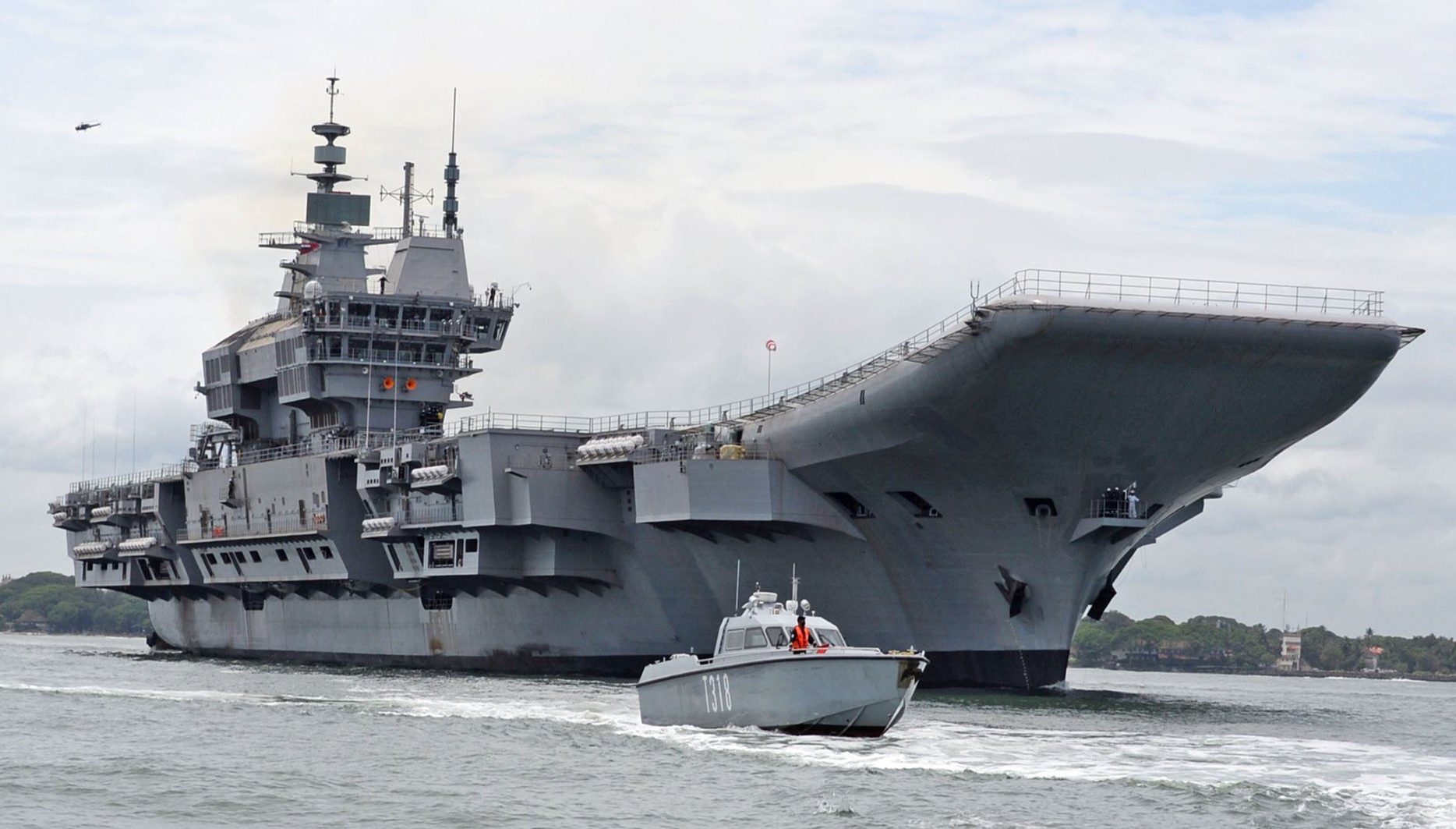 Com 262 metros e 45 mil toneladas, o INS Vikrant é o primeiro porta-aviões construído inteiramente pela Índia e coloca o país no grupo de apenas 6 nações capazes de fabricar seus próprios navios-aeródromo