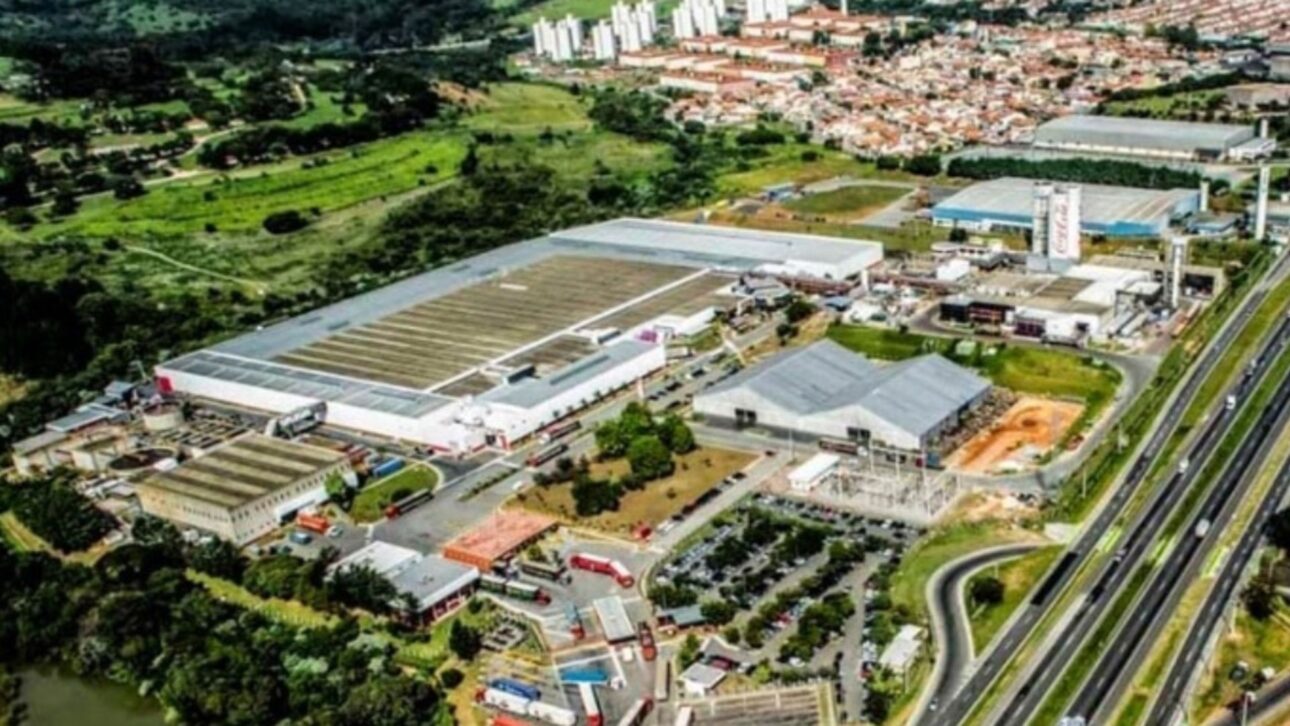 A maior fábrica da Coca-Cola do mundo fica em Jundiaí, com 2 bilhões de litros anuais e tecnologia que movimenta o polo logístico do Brasil.