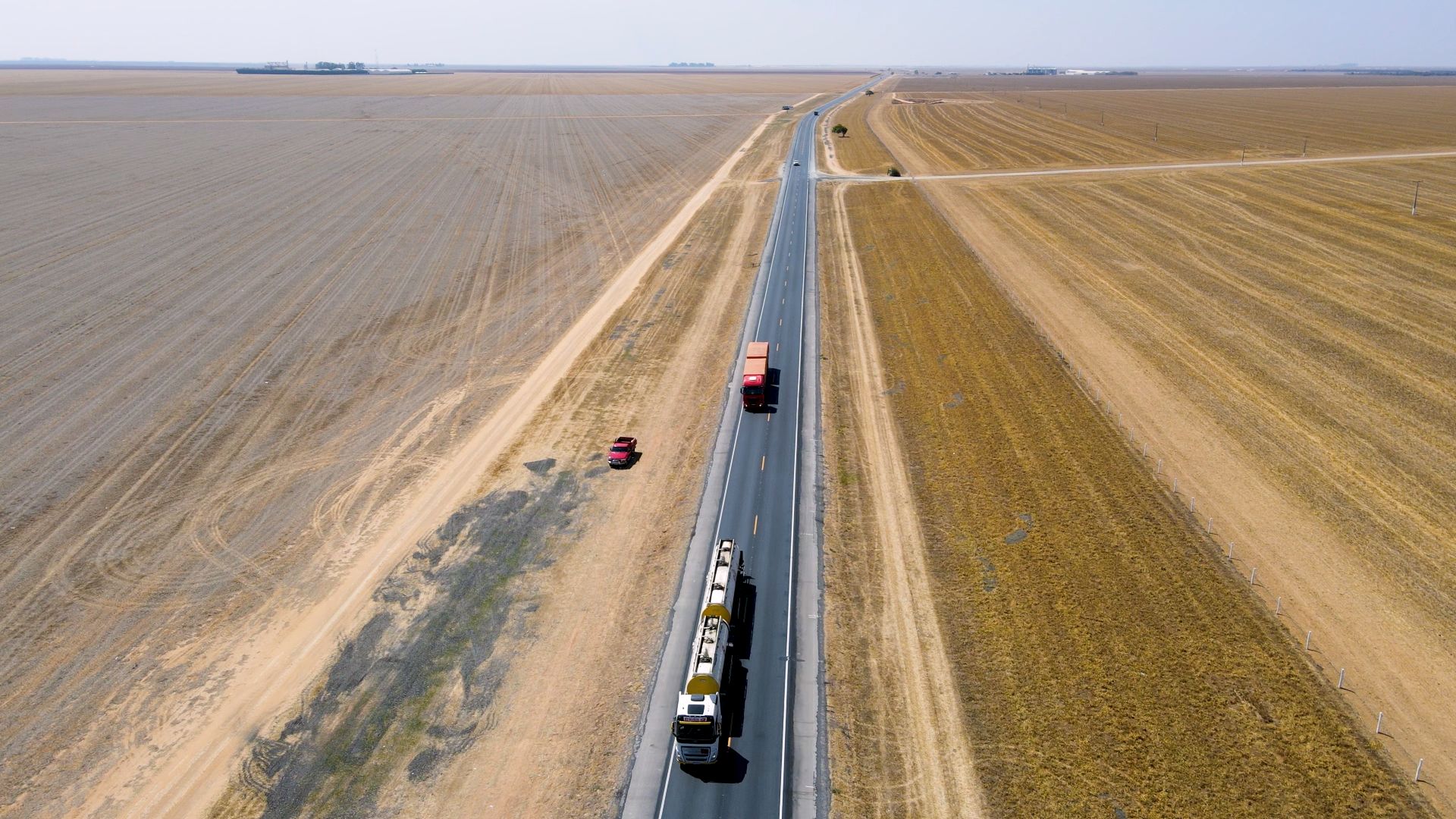 Trecho de 145 km em linha reta na BR-020, no oeste da Bahia, está entre os maiores do mundo e teve 135,9 km revitalizados.