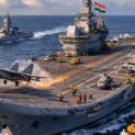 INS Vikramaditya: conheça o porta-aviões da Índia que nasceu soviético, virou base aérea flutuante e opera caças MiG-29K no Oceano Índico.