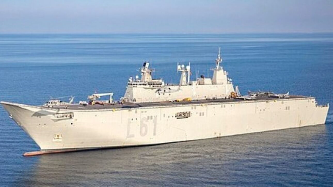 Conheça o Juan Carlos I, maior navio de guerra já construído pela Espanha, capaz de operar caças, helicópteros, tropas e veículos em missões militares e humanitárias.