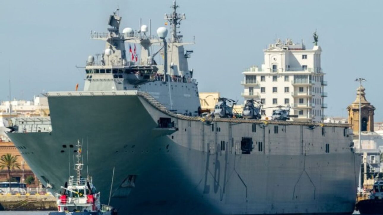 Conheça o Juan Carlos I, maior navio de guerra já construído pela Espanha, capaz de operar caças, helicópteros, tropas e veículos em missões militares e humanitárias.