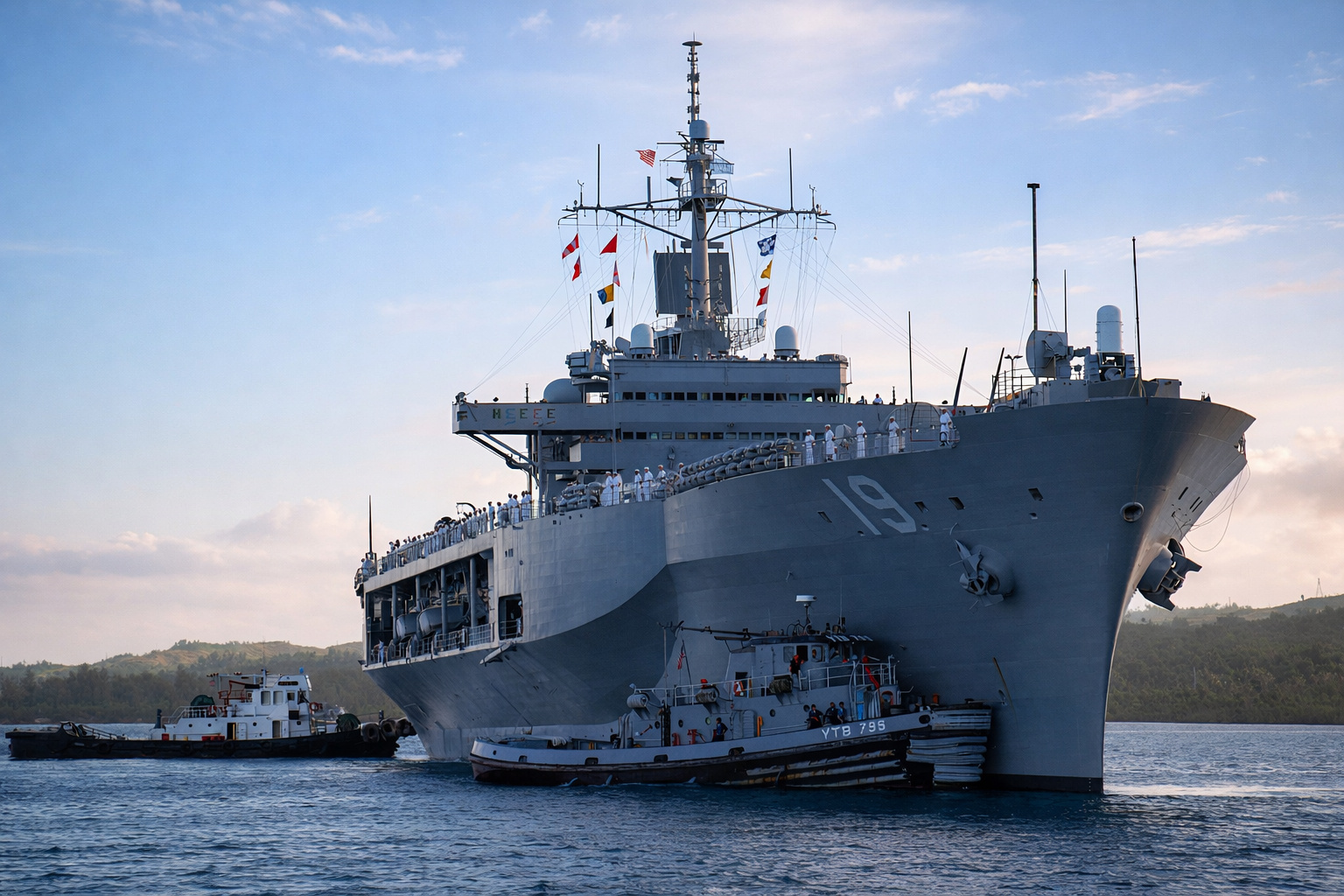 Com 197 metros de comprimento, quase 20 mil toneladas e um dos sistemas de comunicações navais mais complexos já instalados, o USS Blue Ridge não dispara mísseis nem lança caças, mas funciona como o centro de comando da 7ª Frota dos Estados Unidos, coordenando operações de navios, submarinos e aeronaves em milhares de quilômetros do Pacífico