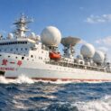 Navio espião Liaowang-1 da China atua perto do Estreito de Ormuz com tecnologia capaz de monitorar até 1.200 mísseis e atividades militares em até 6.000 km.